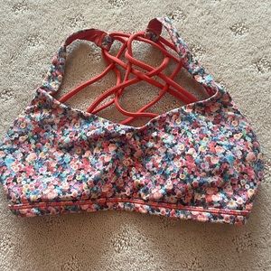 Lululemon free to be sports bra size 4